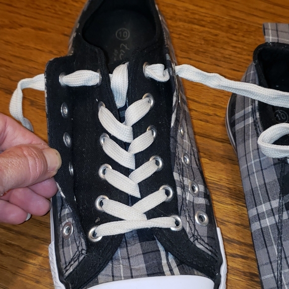 Twisted sneakers size 10 - Picture 5 of 8